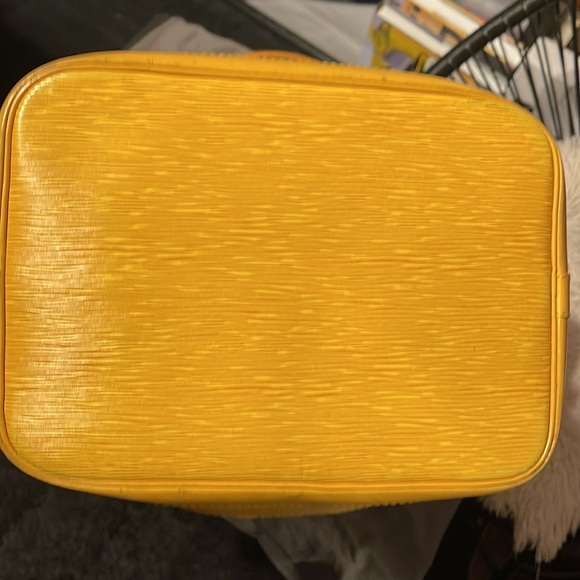 1994 Louis Vuitton Epi Noe Yellow (Authentic) - Picture 7 of 12